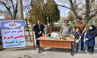 آموزش به مسافران نوروزی و همشهریان رزنی در جهت پیشگیری از آسیب به محیط زیست